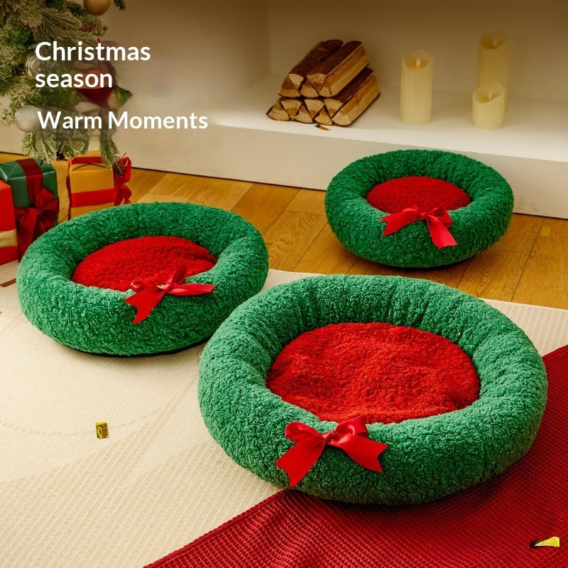 Christmas Wreath Donut Pet Bed (view 5)