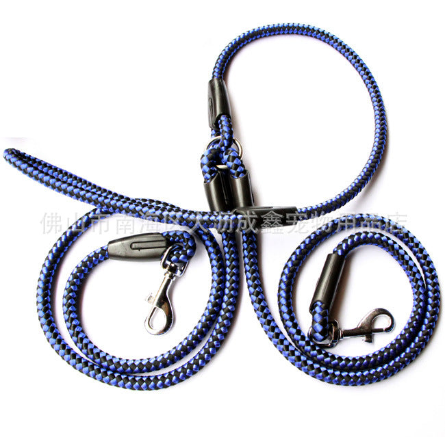 Double-ended rope dog leash showing sturdy climbing rope material
