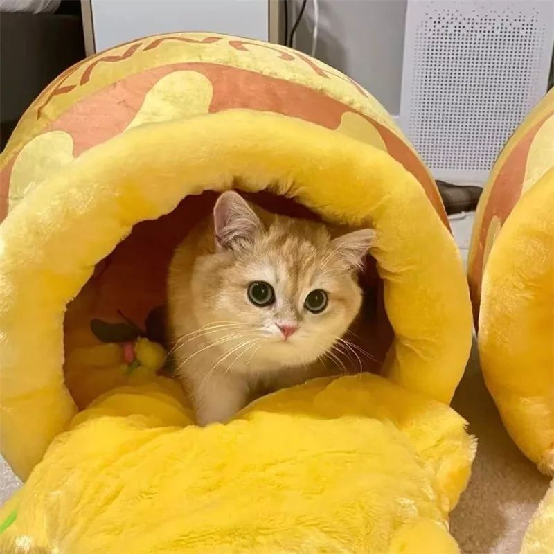 Honey Jar Warm Winter Cat Bed